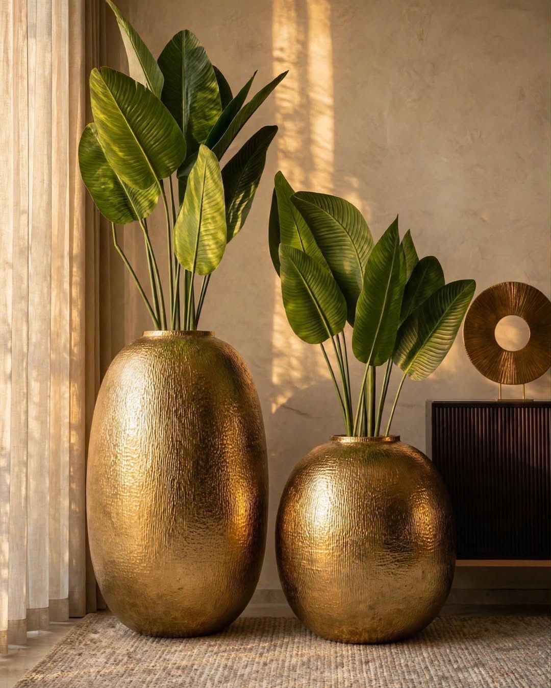 Adore  Egg Luxury pot planter set of 2