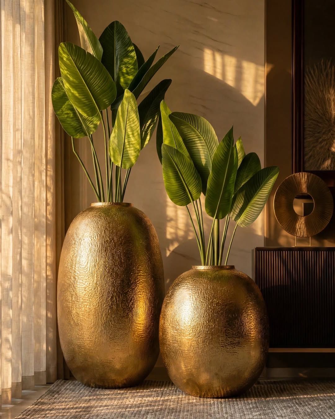 Adore  Egg Luxury pot planter set of 2
