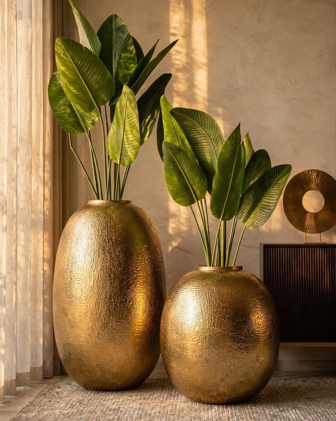 Adore  Egg Luxury pot planter set of 2