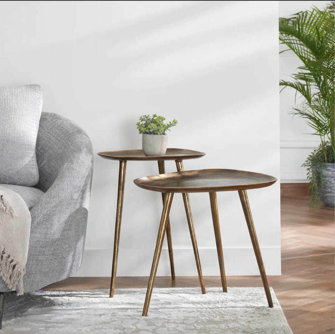 Nivaya table set of 2