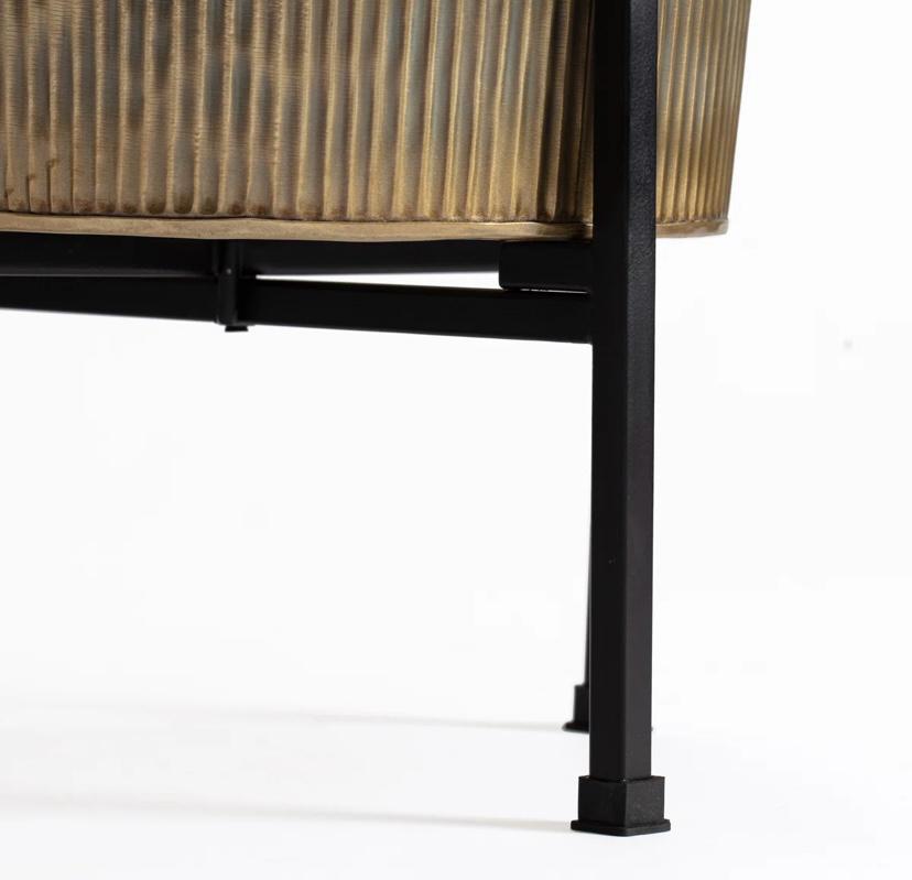 Hamaar Metal Pot Planter with Stand